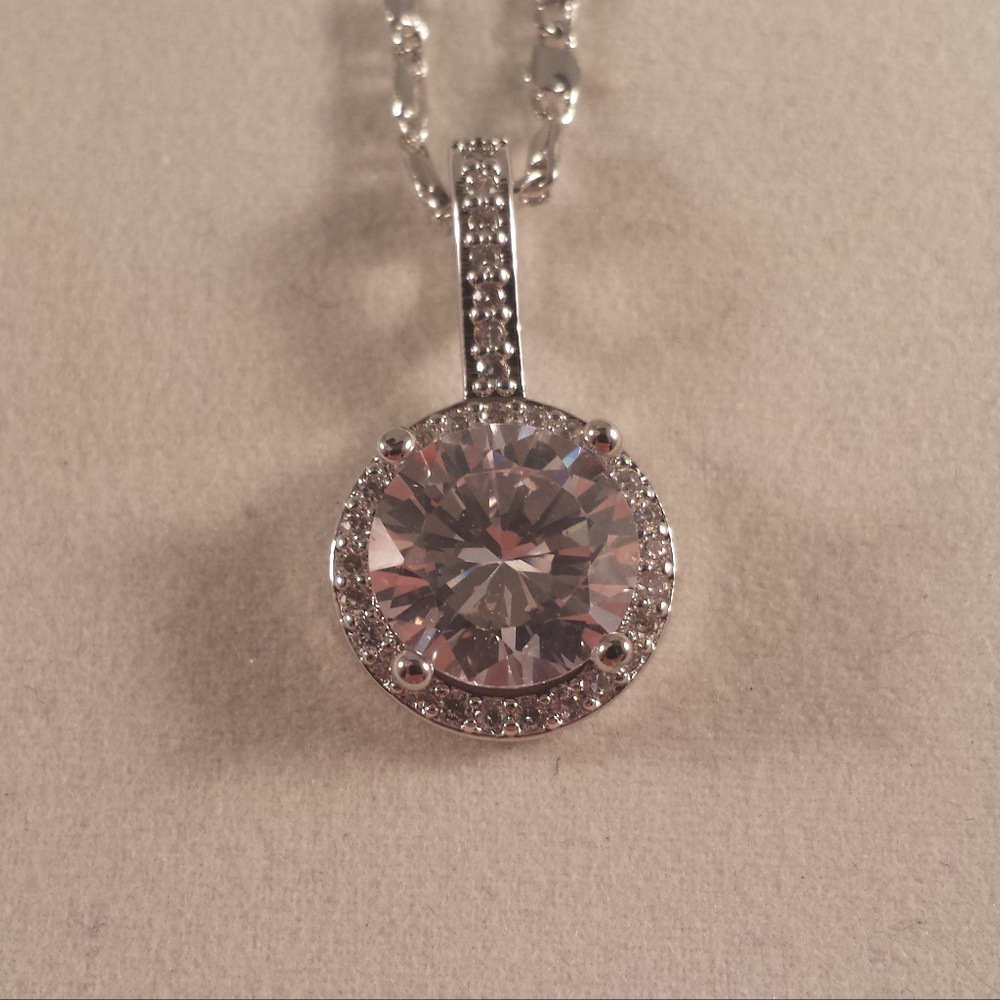 18K White Gold Filled Diamond Zircon Halo Pendant Necklace 9mm - Picture 2 of 5